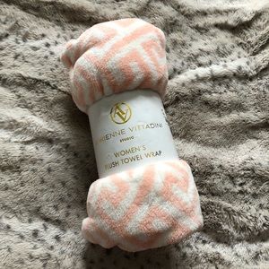 NWT! Women’s Shower Plush Towel Wrap with Straps